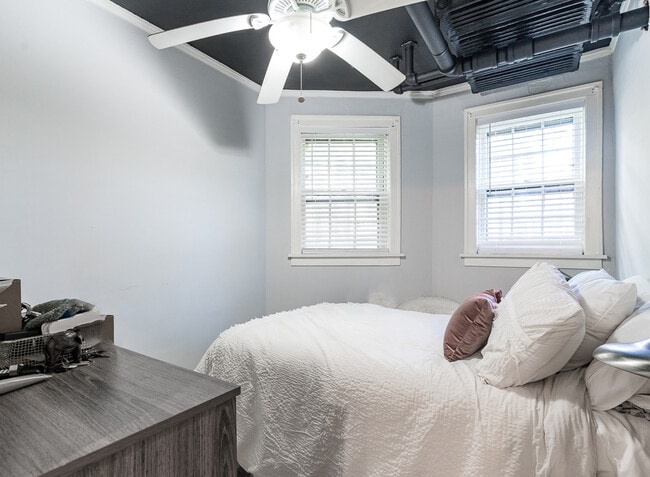 Building Photo - 7531 N Seeley Ave