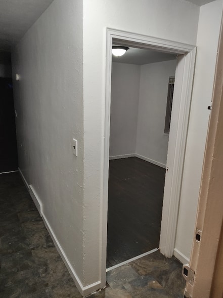 Building Photo - 216 E Bruce Ave