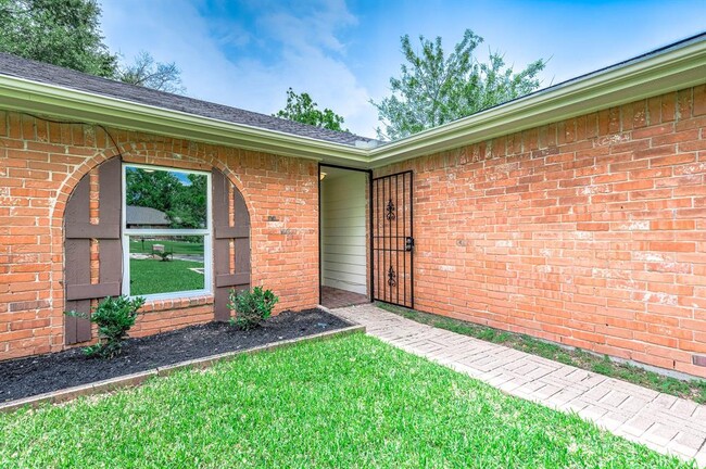 Building Photo - 519 Fawnwood Dr
