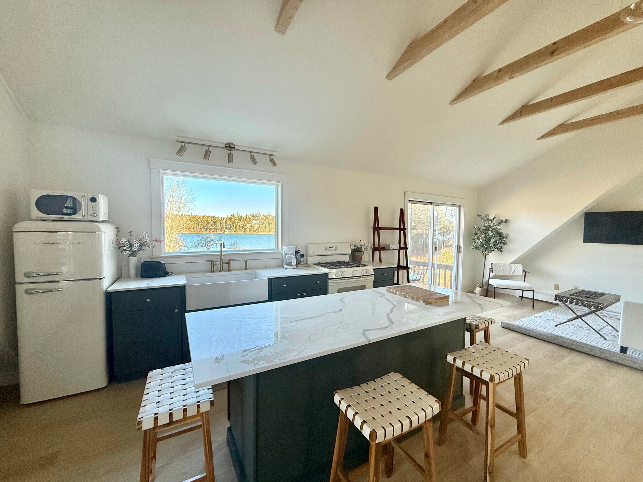 Building Photo - 243 Basin Point Rd