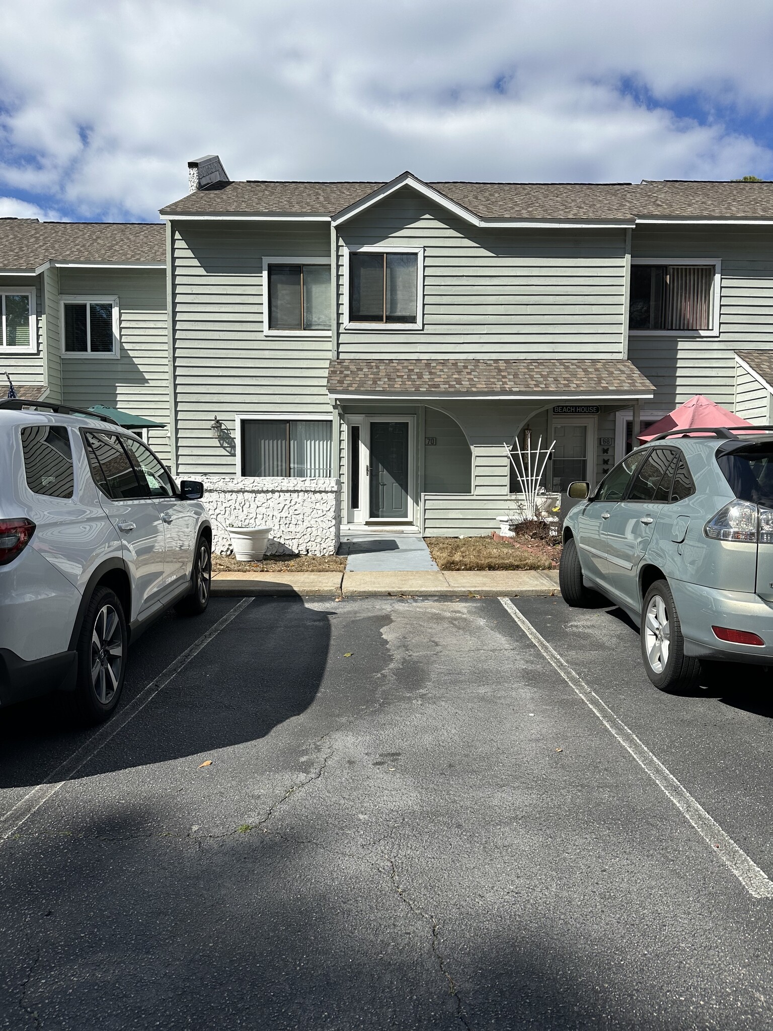 Building Photo - 100 Shadow Moss Pl