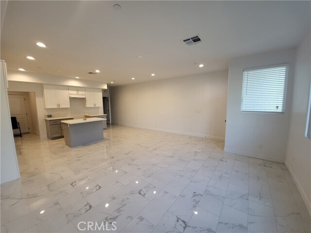 Building Photo - 14614 Vanowen St