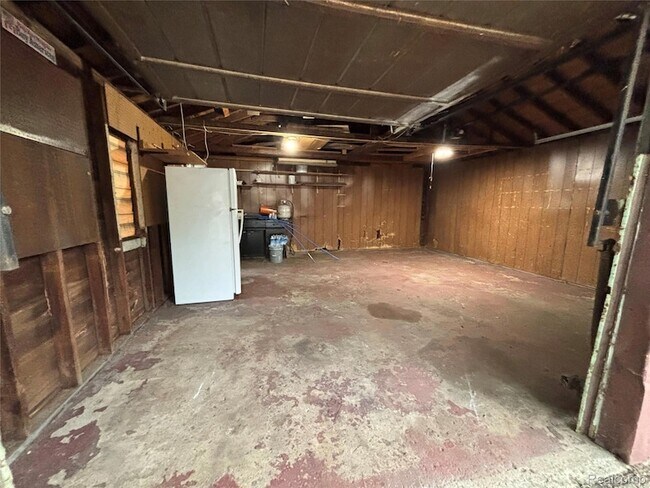 Building Photo - 24302 Lehigh St