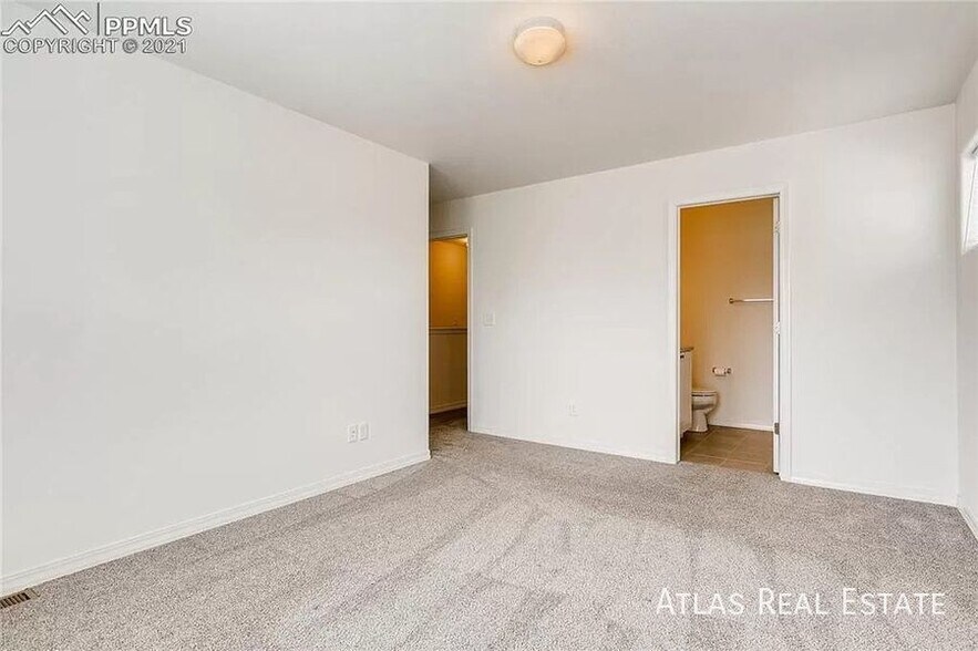 Building Photo - 840 Endeavor Wy