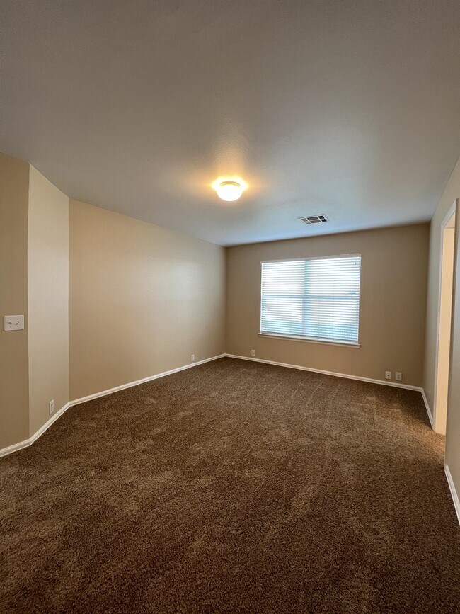 Building Photo - 9411 Massaro St