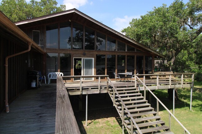 Building Photo - 6348 659