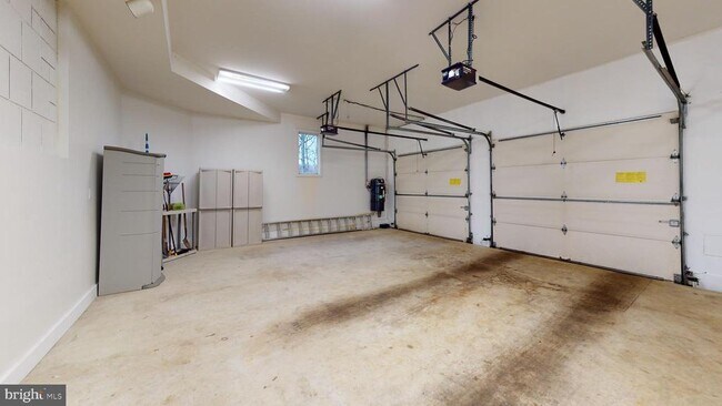 Building Photo - 9629 Eagle Ridge Dr