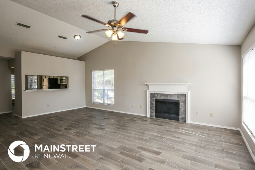 Building Photo - 6820 Lyndale Dr