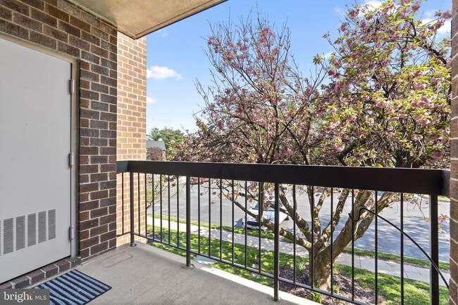 Building Photo - 6 Mullingar Ct