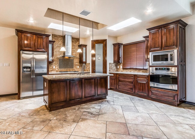 Building Photo - 14213 Meadow Lake Ave