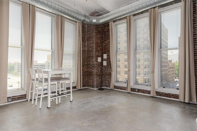 Building Photo - 1136 Washington Ave