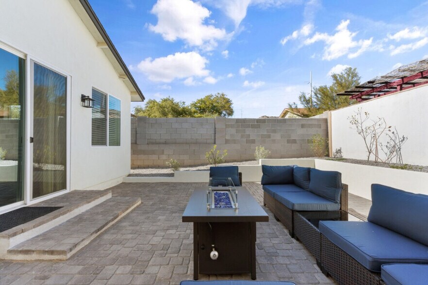 Building Photo - 1222 E Yucca St