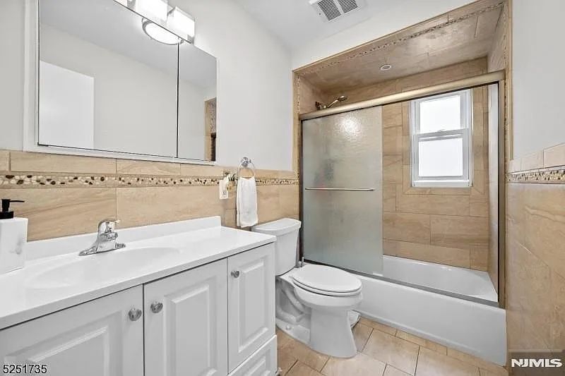 Building Photo - 511 Davis Ave