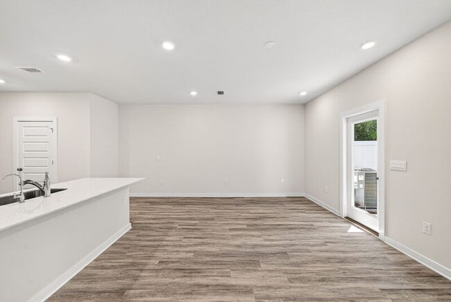 Building Photo - 51 S Main Deck Dr