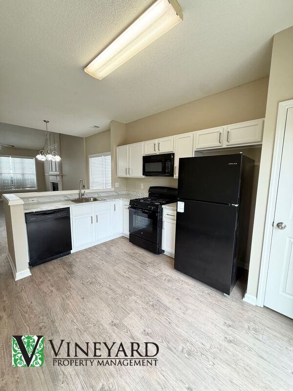 Building Photo - 1609 Heyford Cir NW