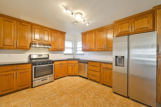 Building Photo - 3116 NW 63rd St