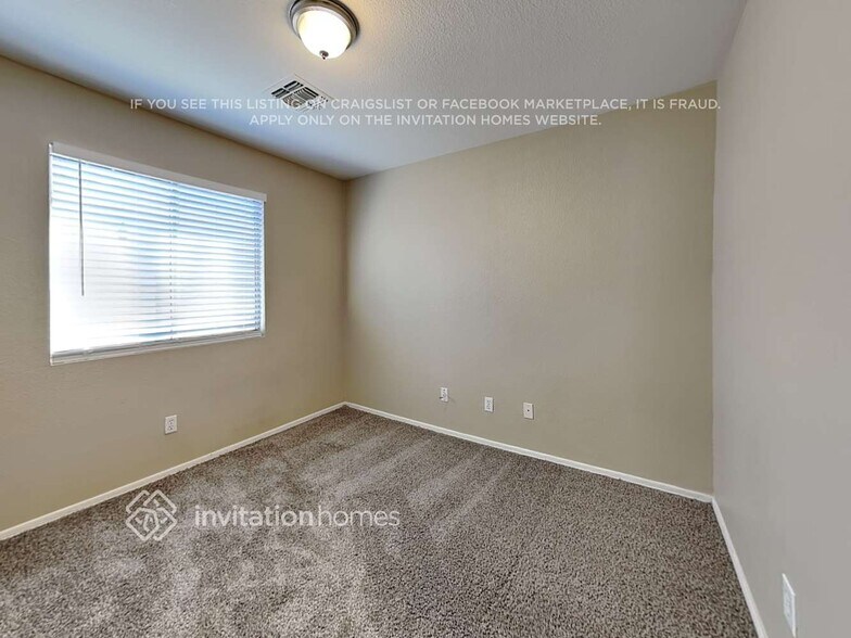 Building Photo - 834 E Impreria St