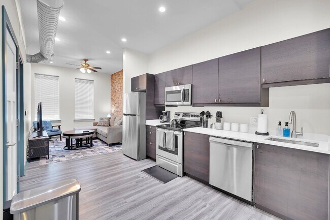 Building Photo - Furnished 2-Bedroom, 2-Bath Apartment near the Medical Campus