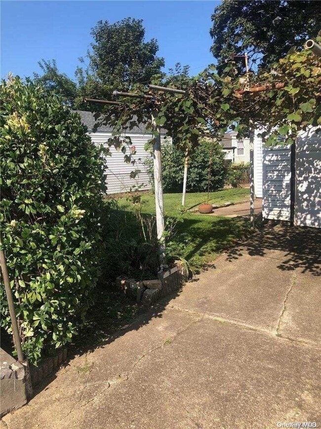 Building Photo - 220 Pershing Pkwy