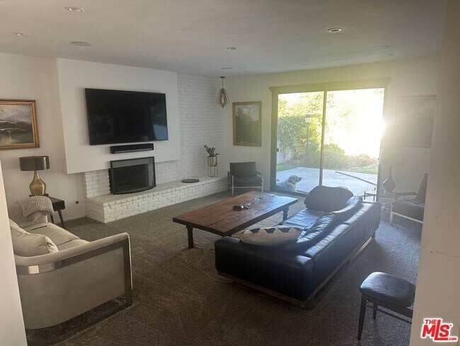 Building Photo - 16729 Klee St