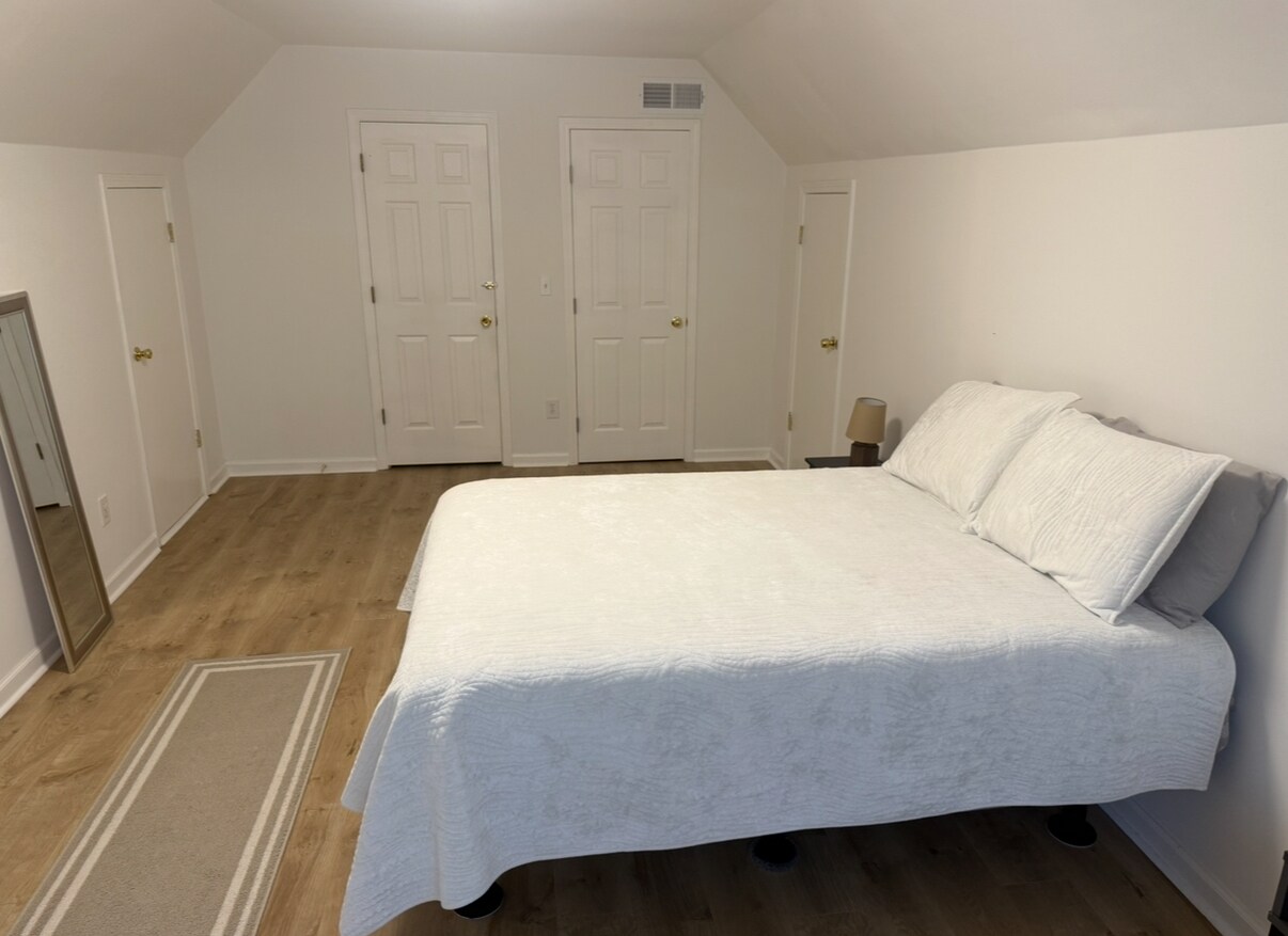 Building Photo - Room in House on Kennesaw Dr