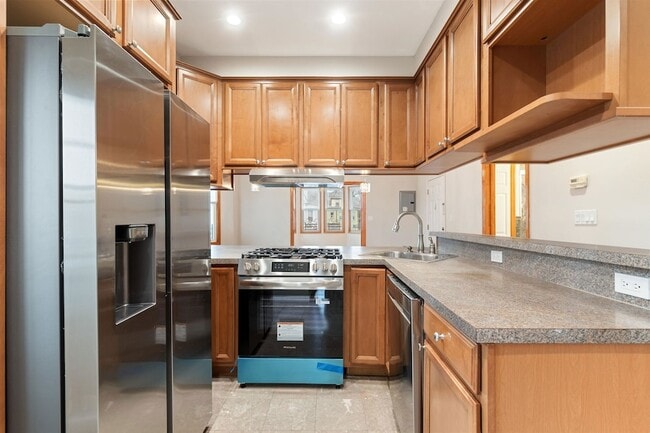 Building Photo - 14 Duer Pl