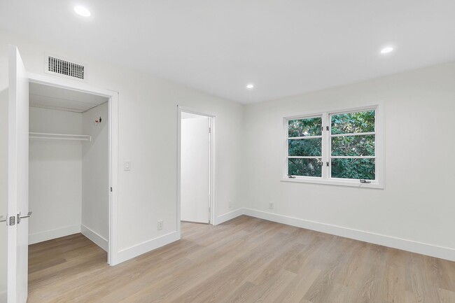 Interior Photo - 1134 26th St - Parkview Santa Monica