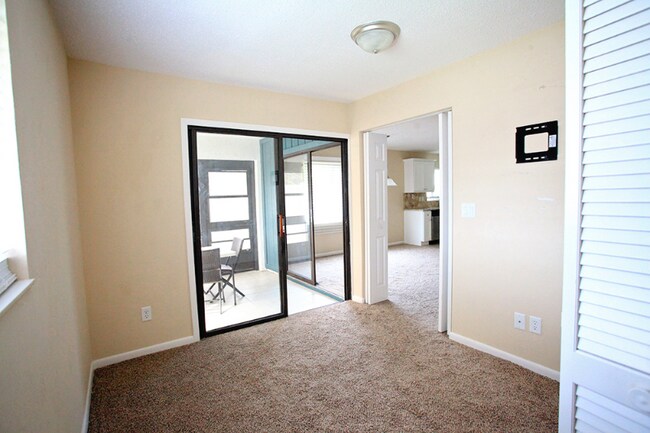Building Photo - 4 Lake Forest Pl