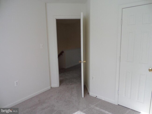Building Photo - 836 Linfield Terrace NE