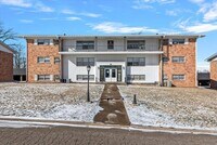 Building Photo - 117 S Elder Ln