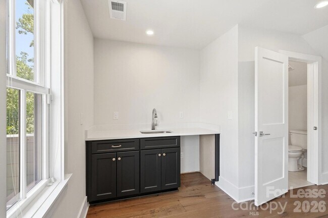 Building Photo - 2428 Runnymede Ln