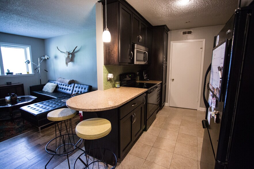 Building Photo - 2929 Selena Dr