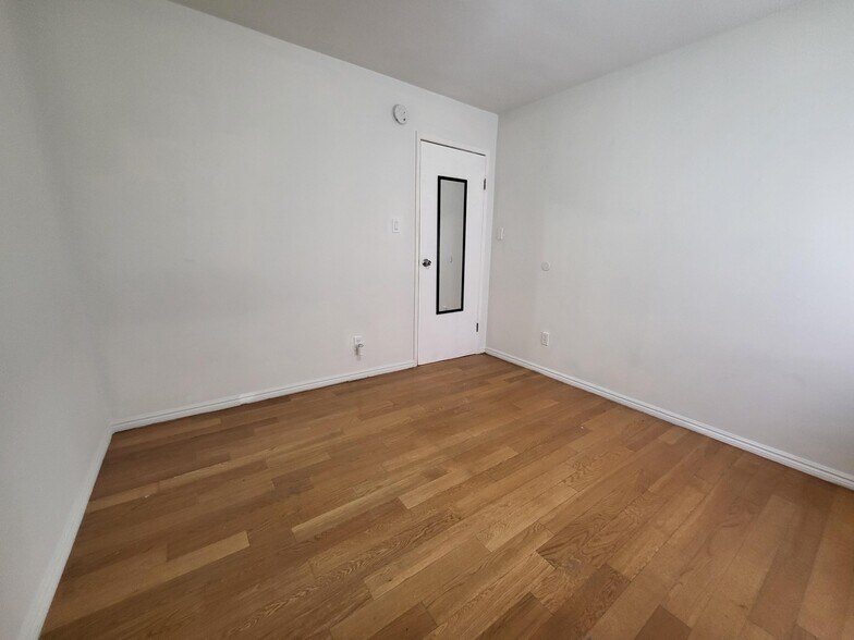 Building Photo - 346 S Ave 19