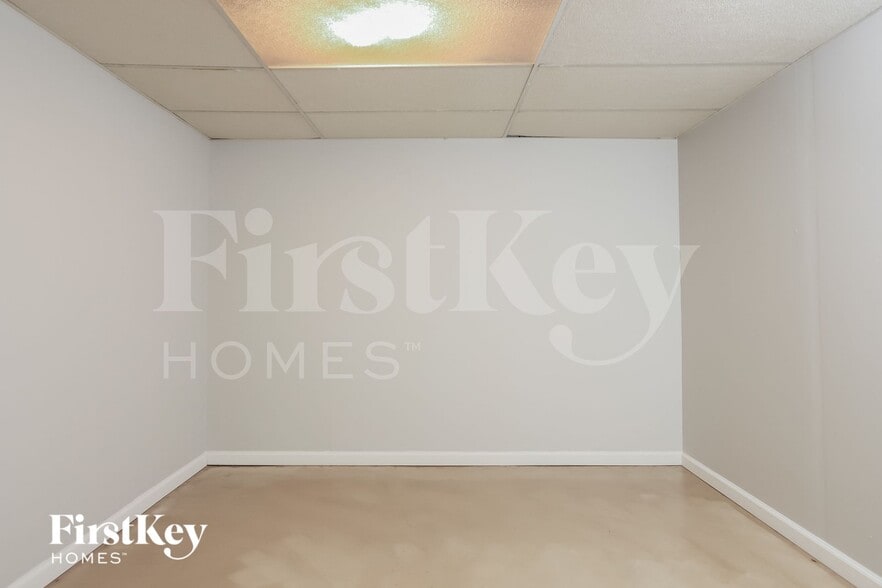 Building Photo - 706 Boca Chica Dr