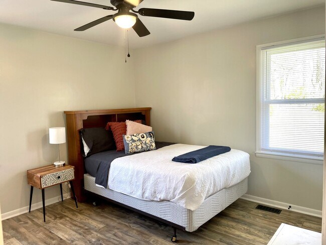 Building Photo - 214 Chapman Ln