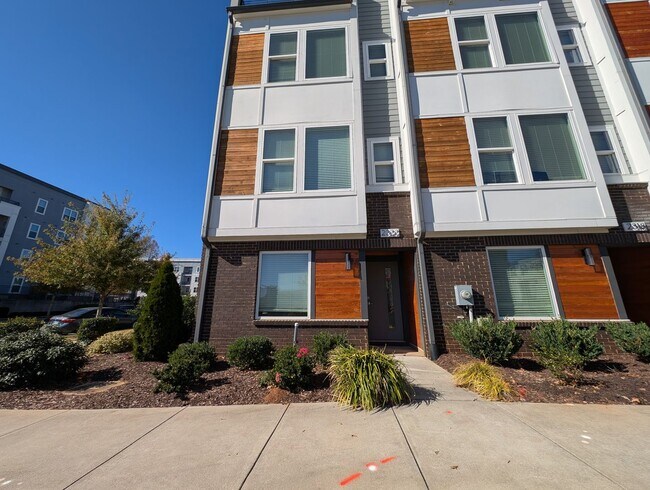 Primary Photo - End-unit townhome in Bryant Park Terrace! 2-beds, 2-full baths, and 2-half baths.