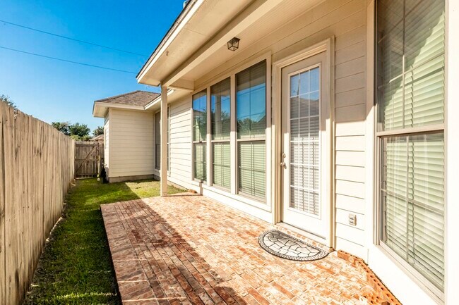 Building Photo - 434 Harbor Oaks Dr