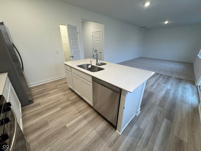 Building Photo - 2925 Grand Rdg Dr