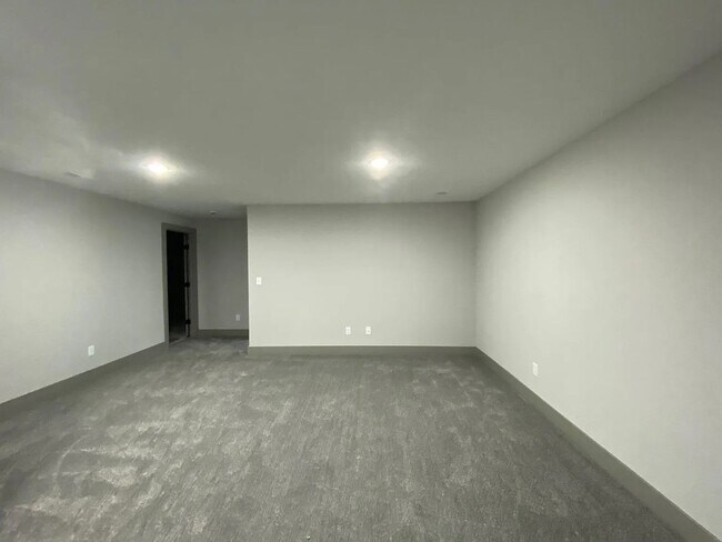 Building Photo - 2279 S Chateau Ct