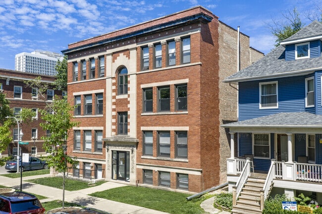 Building Photo - 6257 Lakewood