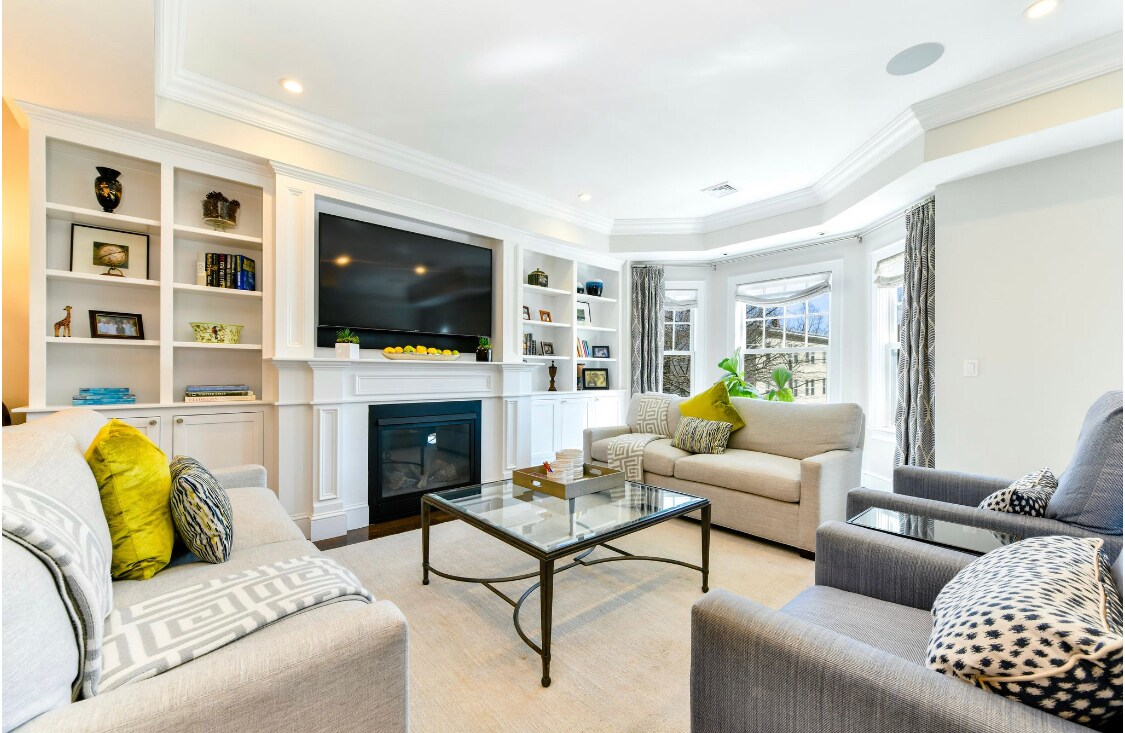 Living area - 846 E Broadway