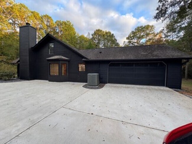 Building Photo - Fully Renovated 4BR Ranch Steps From Serenbe!!! Privacy, Nature & Modern Living