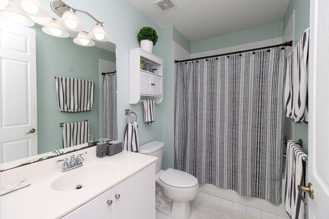 Building Photo - 1355 Mariposa Cir