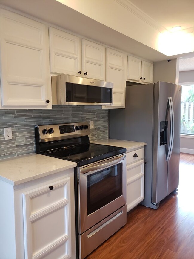 Building Photo - Completely upgraded 2 bedroom/2.5 bathroom...