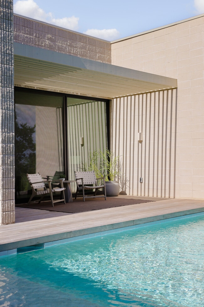 Building Photo - 5205 Scenic View Dr