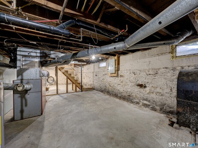 Building Photo - 332 Summit St