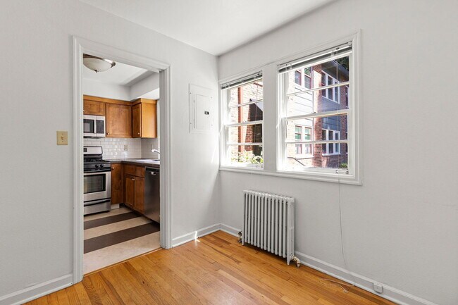 Building Photo - 235 NE 61st Ave