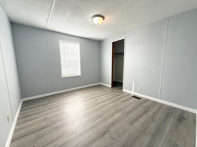 Building Photo - 914 Davenport Rd