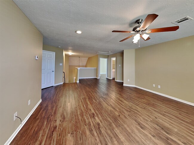 Building Photo - 913 Almond St