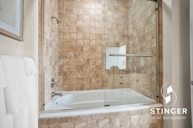 Building Photo - 700 Bay St